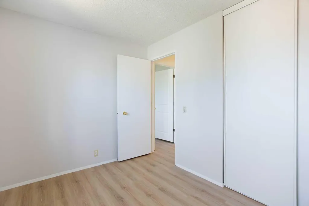 2330 Woodview Drive SW Calgary AB T2W 4X6