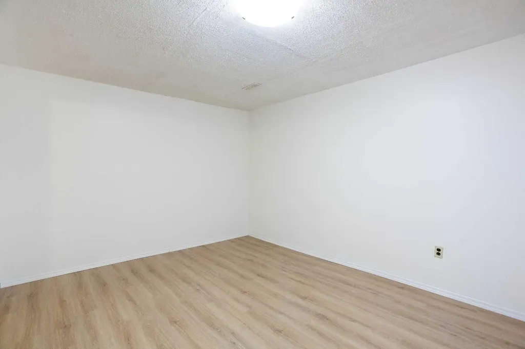 2330 Woodview Drive SW Calgary AB T2W 4X6