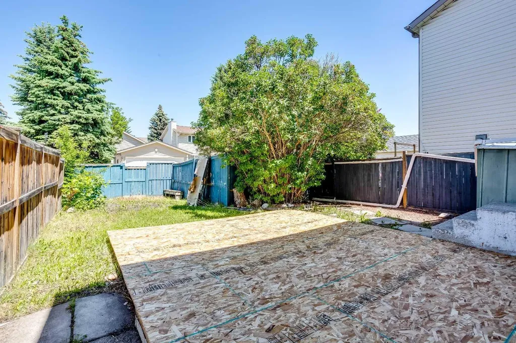 2330 Woodview Drive SW Calgary AB T2W 4X6