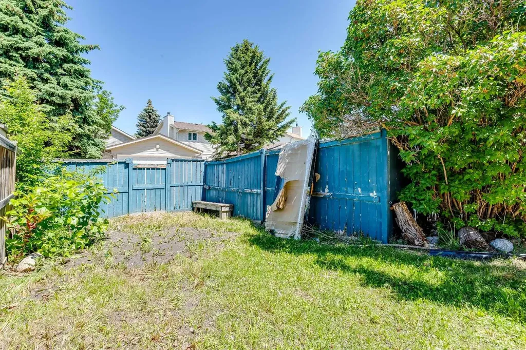 2330 Woodview Drive SW Calgary AB T2W 4X6