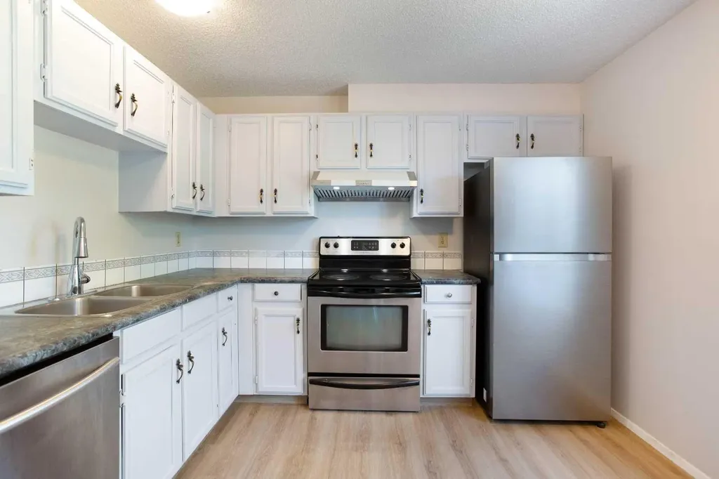 2330 Woodview Drive SW Calgary AB T2W 4X6