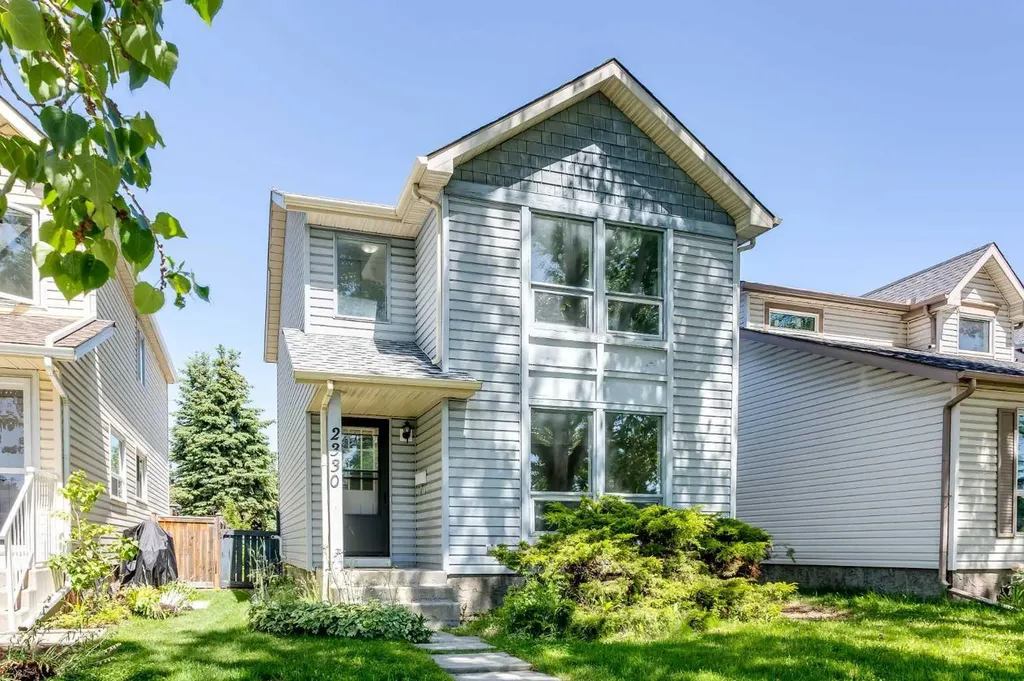 2330 Woodview Drive SW Calgary AB T2W 4X6