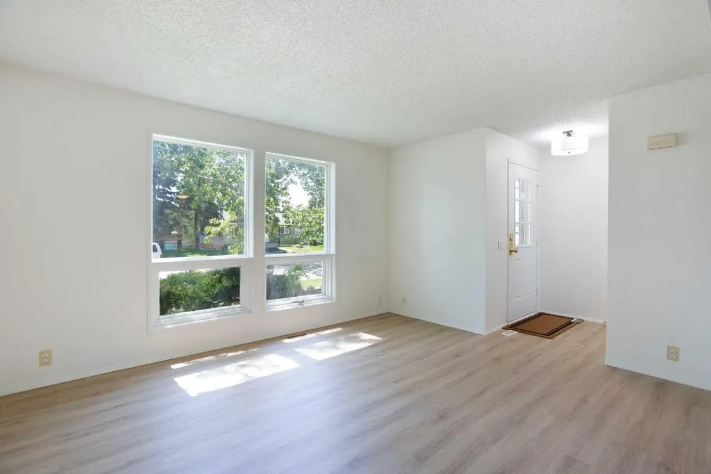2330 Woodview Drive SW Calgary AB T2W 4X6