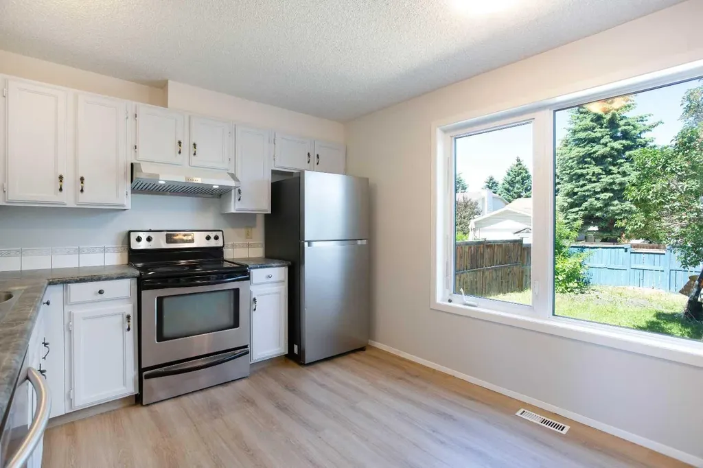 2330 Woodview Drive SW Calgary AB T2W 4X6