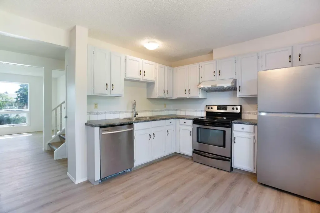 2330 Woodview Drive SW Calgary AB T2W 4X6