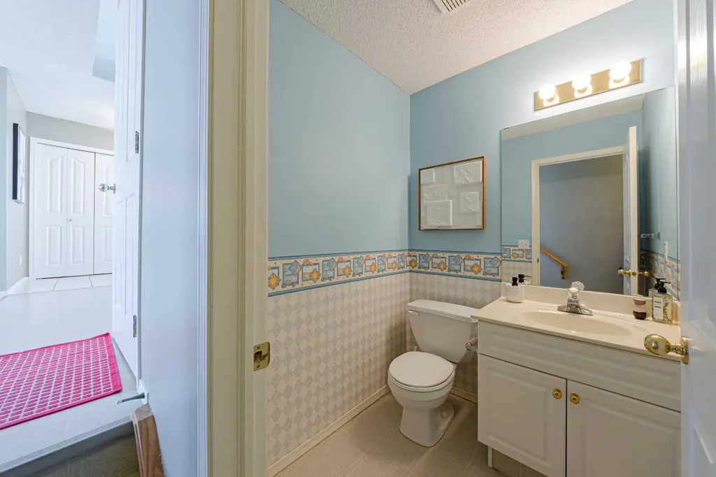 12 Hampstead Gardens NW Calgary AB T3A 5Y4
