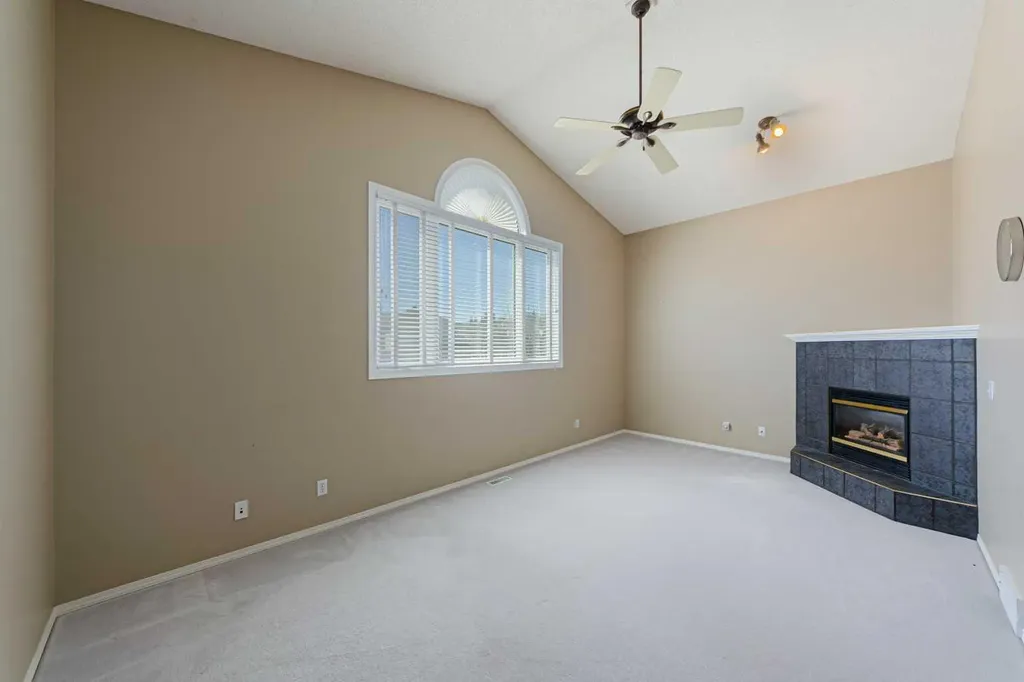 12 Hampstead Gardens NW Calgary AB T3A 5Y4