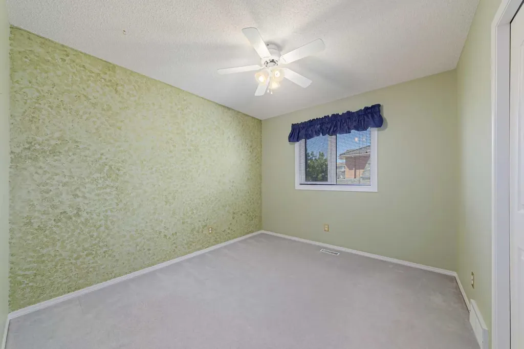 12 Hampstead Gardens NW Calgary AB T3A 5Y4