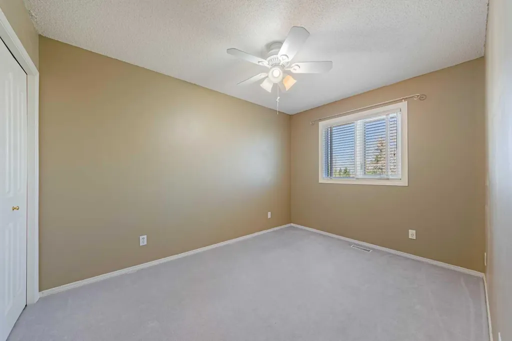 12 Hampstead Gardens NW Calgary AB T3A 5Y4