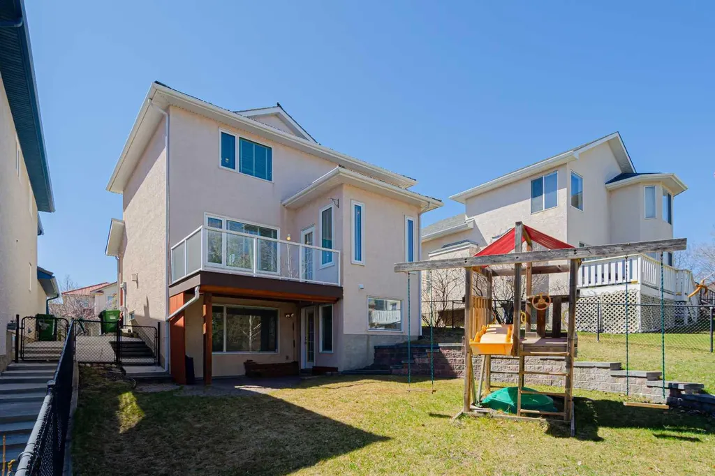 12 Hampstead Gardens NW Calgary AB T3A 5Y4