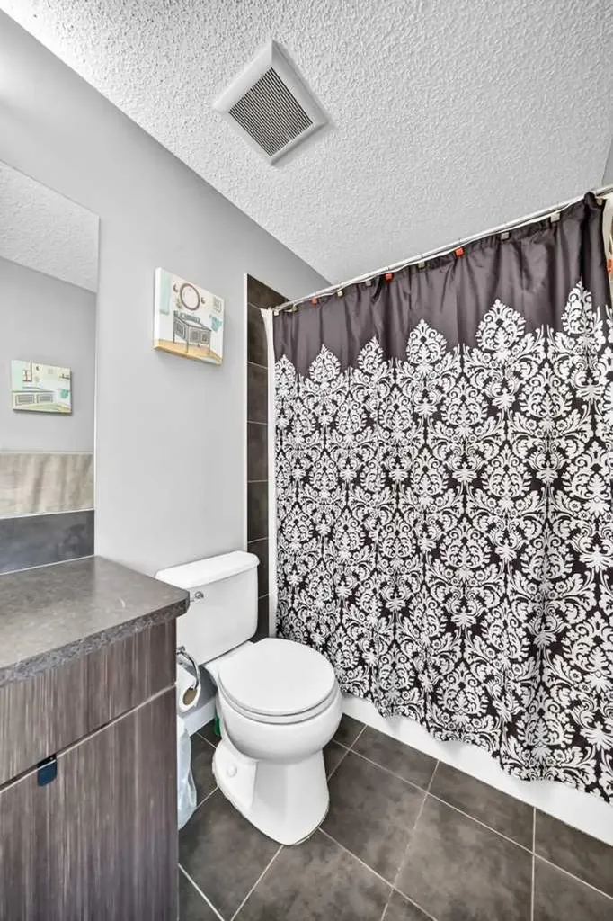 4016 New Brighton Grove SE Calgary AB T2Z 1G4