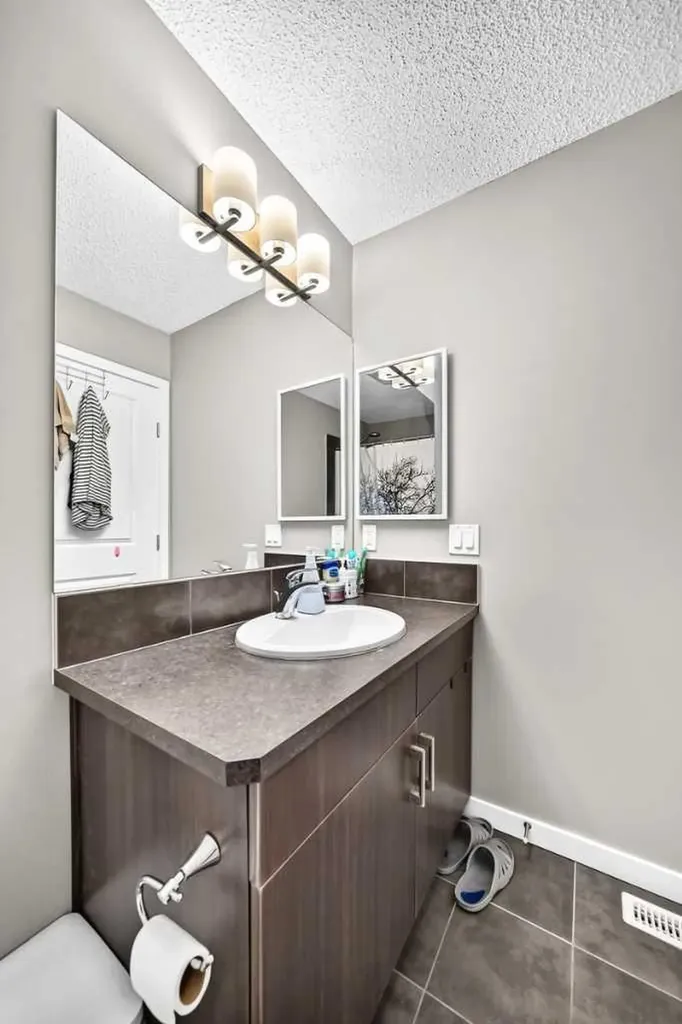 4016 New Brighton Grove SE Calgary AB T2Z 1G4