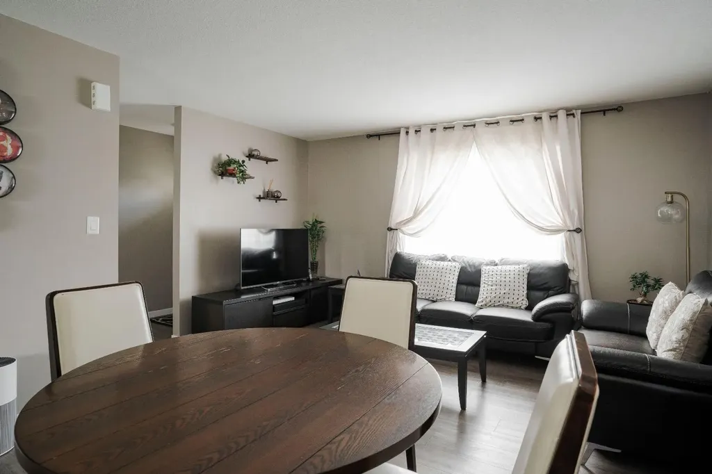 711 Beacon Hill Drive Fort Mcmurray AB T9H 3R5