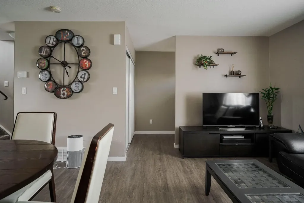 711 Beacon Hill Drive Fort Mcmurray AB T9H 3R5