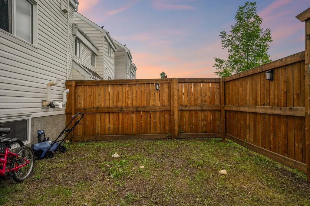711 Beacon Hill Drive Fort Mcmurray AB T9H 3R5