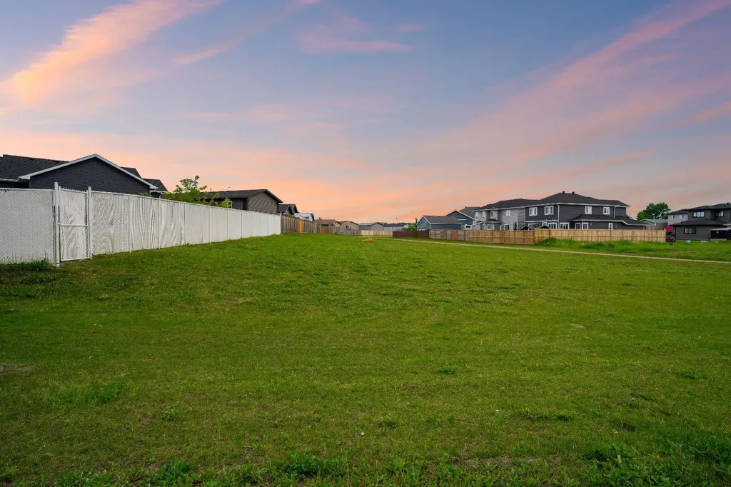 711 Beacon Hill Drive Fort Mcmurray AB T9H 3R5