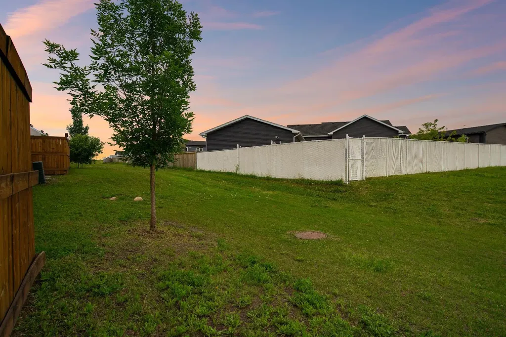 711 Beacon Hill Drive Fort Mcmurray AB T9H 3R5
