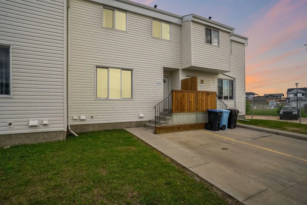 711 Beacon Hill Drive Fort Mcmurray AB T9H 3R5