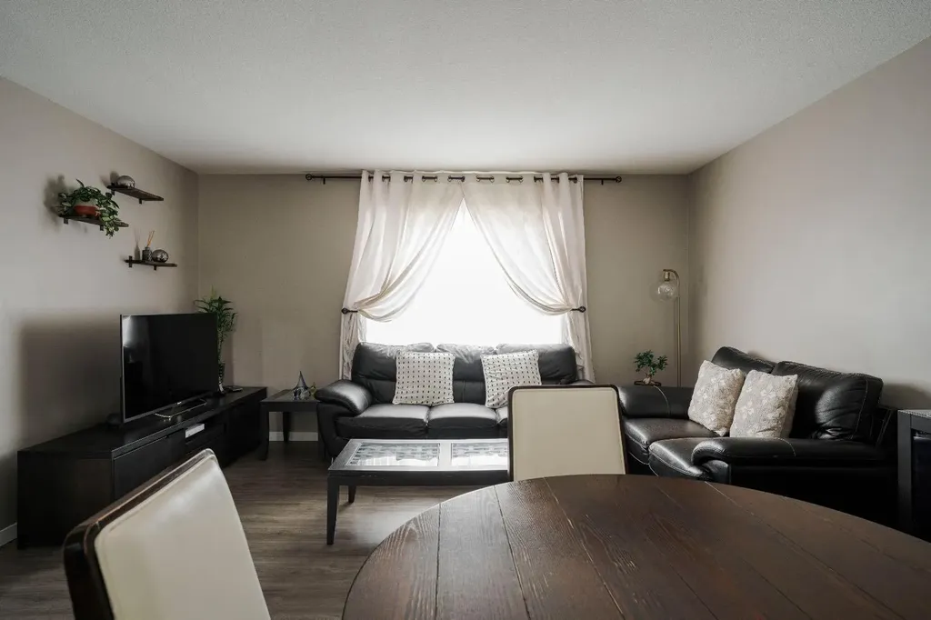 711 Beacon Hill Drive Fort Mcmurray AB T9H 3R5