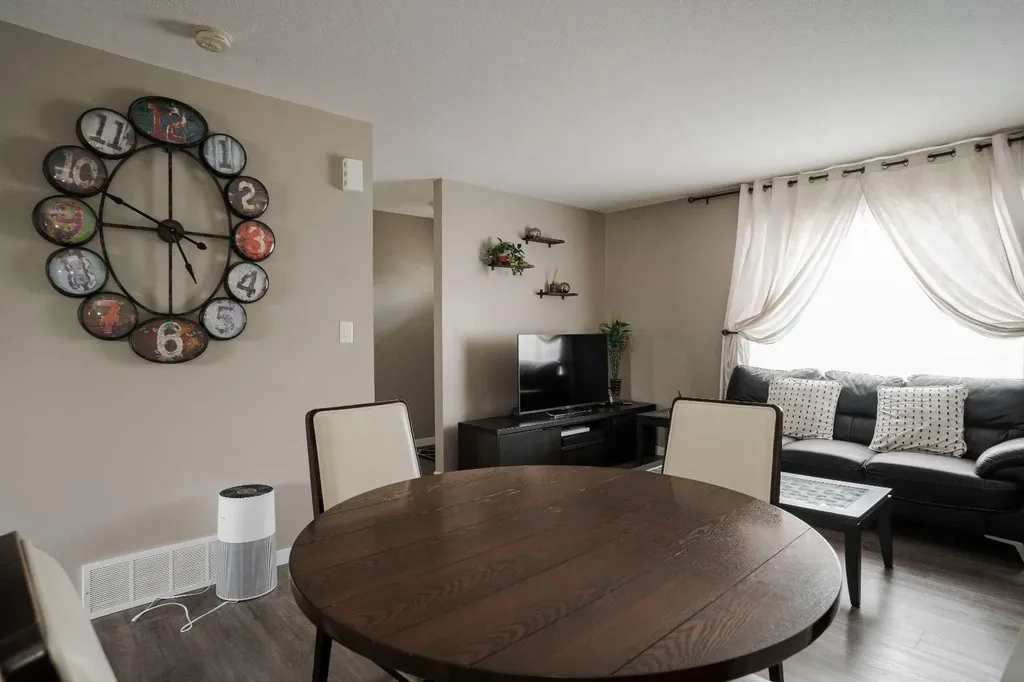 711 Beacon Hill Drive Fort Mcmurray AB T9H 3R5