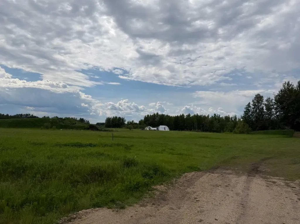 14 Spruce Point Estates Road Kinuso AB T0G 2K0