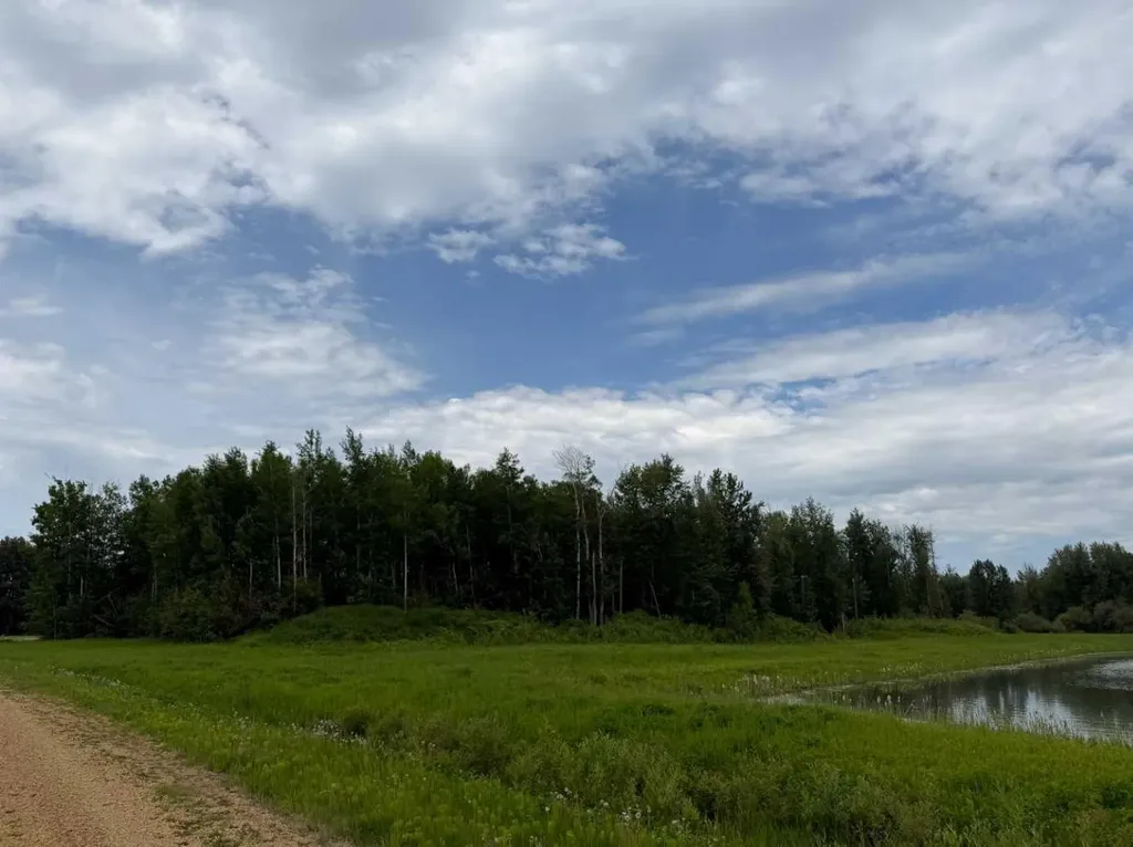 5 Spruce Point Estates Road Kinuso AB T0G 2K0