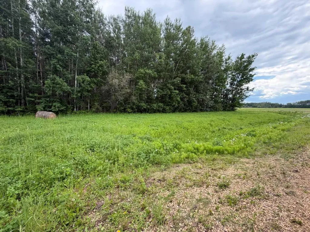 5 Spruce Point Estates Road Kinuso AB T0G 2K0