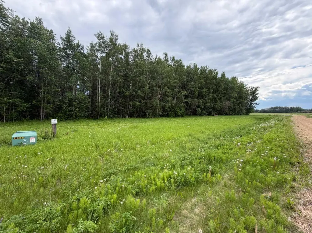 5 Spruce Point Estates Road Kinuso AB T0G 2K0