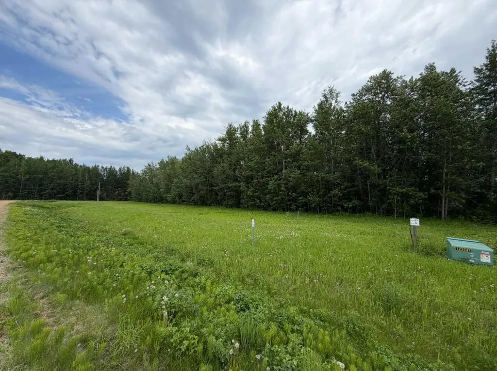 1 Spruce Point Estates Road Kinuso AB T0G 2K0