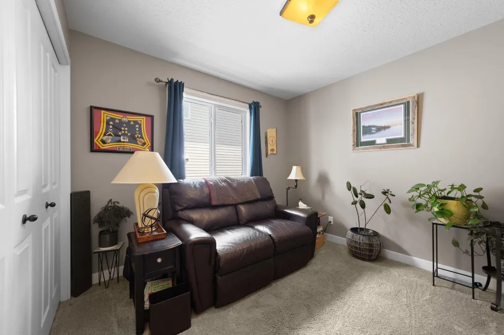 5213 36 Avenue Camrose AB T4V 5H6