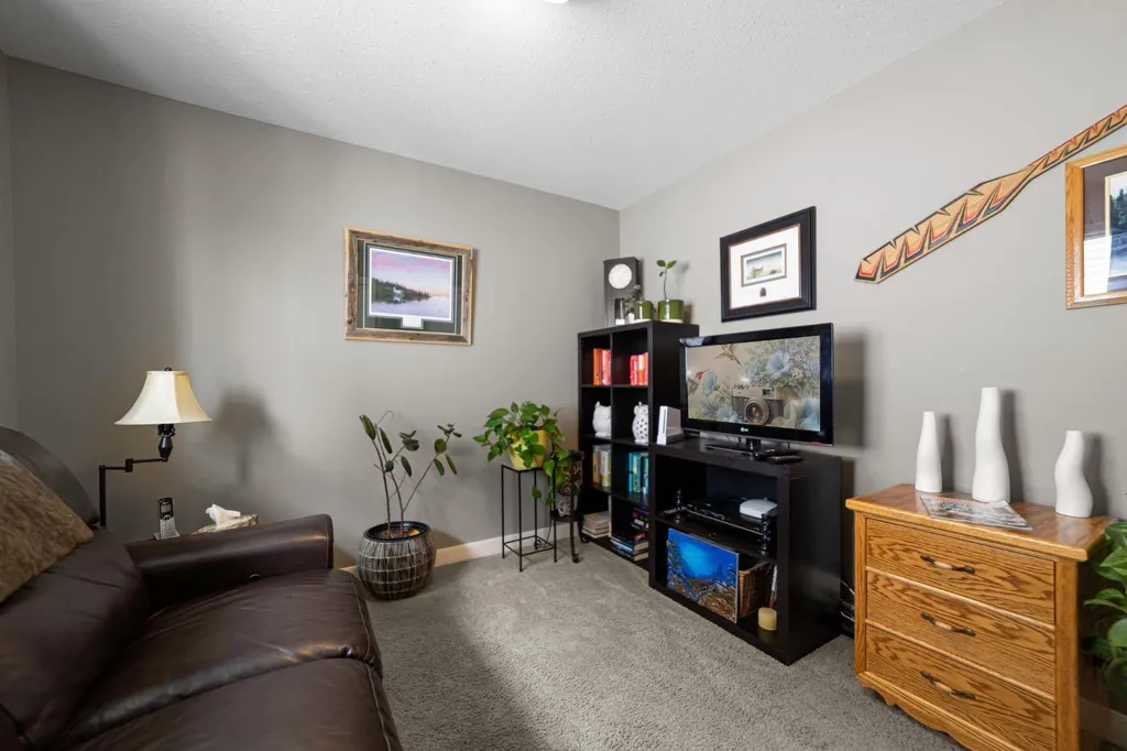 5213 36 Avenue Camrose AB T4V 5H6