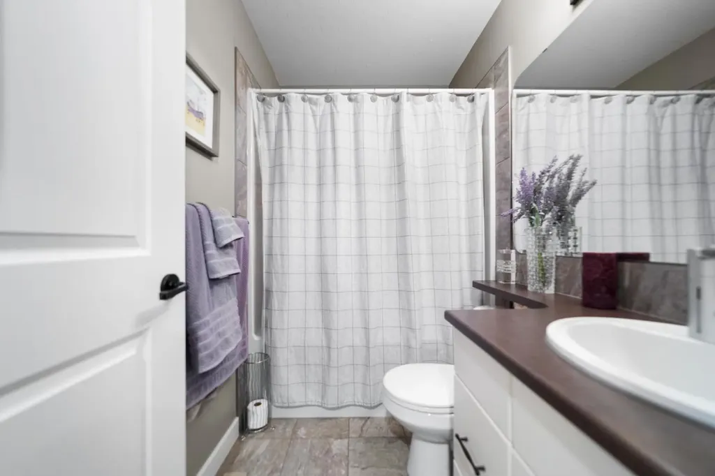 5213 36 Avenue Camrose AB T4V 5H6