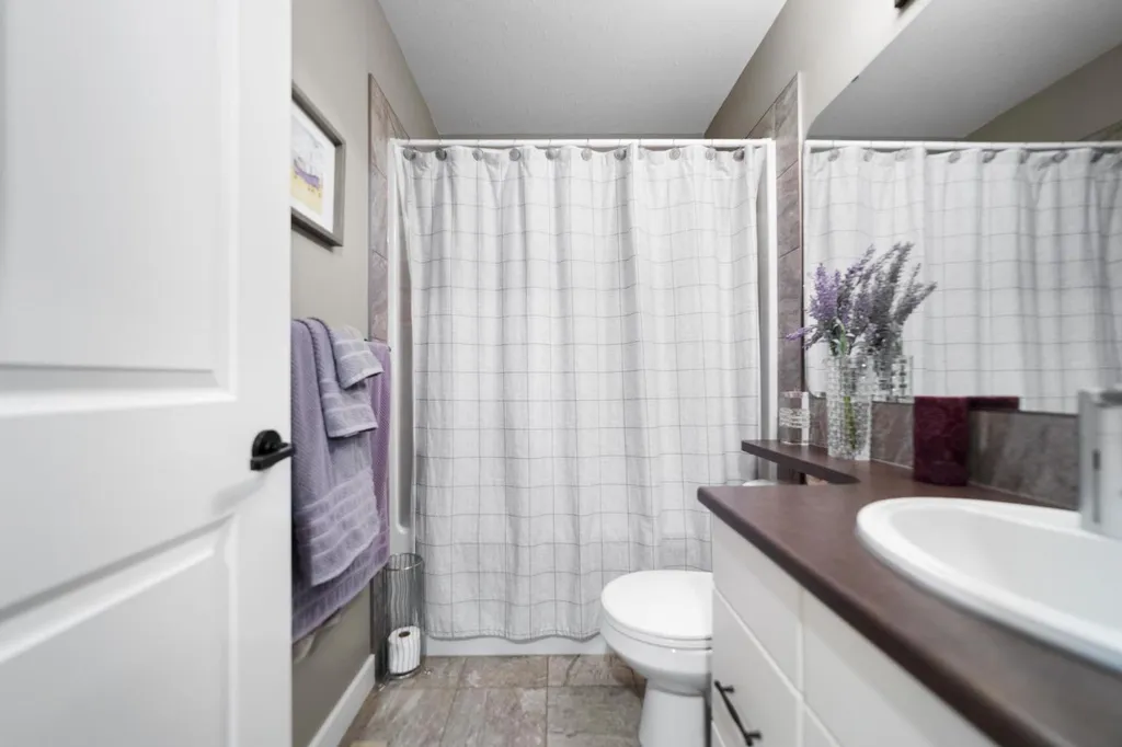 5213 36 Avenue Camrose AB T4V 5H6