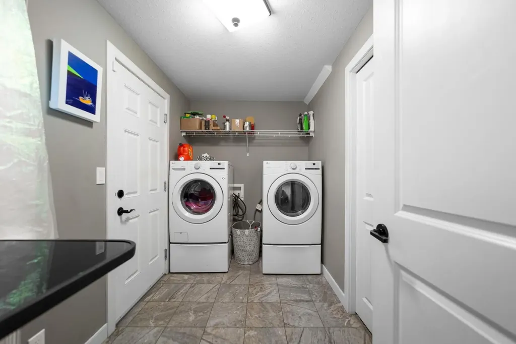5213 36 Avenue Camrose AB T4V 5H6