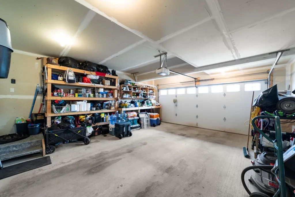 5213 36 Avenue Camrose AB T4V 5H6