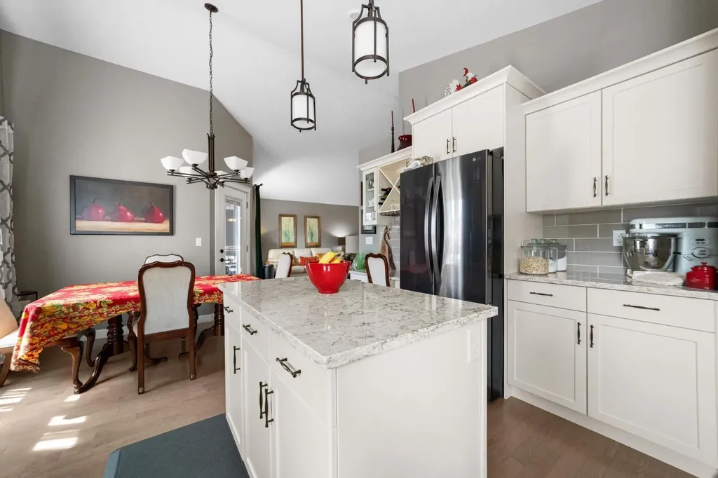 5213 36 Avenue Camrose AB T4V 5H6