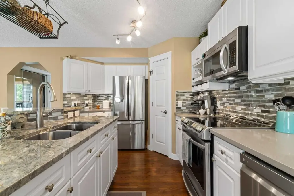217 Douglas Glen Close SE Calgary AB T2Z 2V7