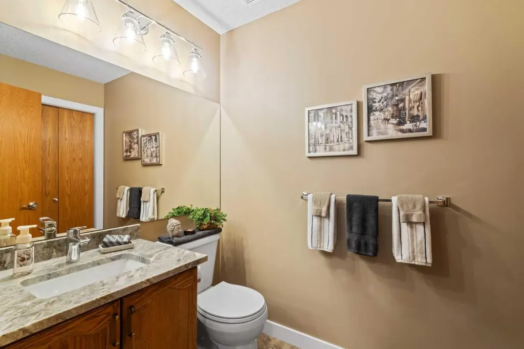 217 Douglas Glen Close SE Calgary AB T2Z 2V7