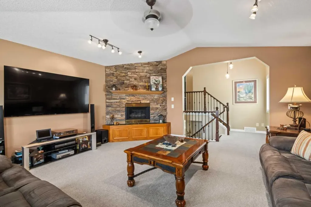 217 Douglas Glen Close SE Calgary AB T2Z 2V7