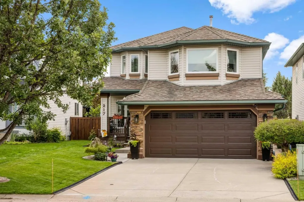 217 Douglas Glen Close SE Calgary AB T2Z 2V7