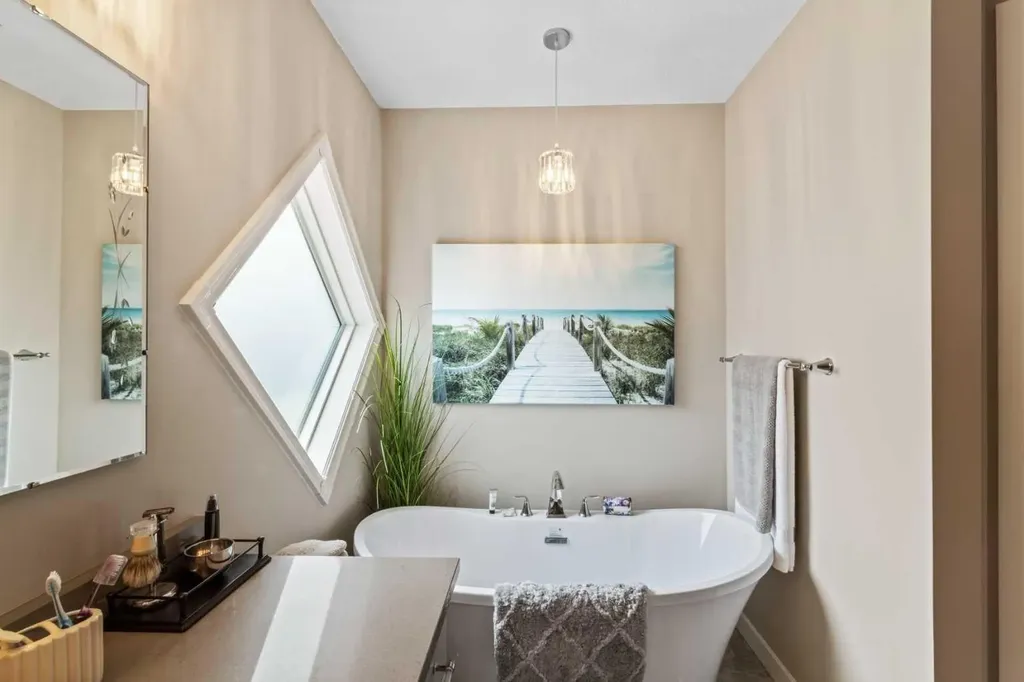 217 Douglas Glen Close SE Calgary AB T2Z 2V7