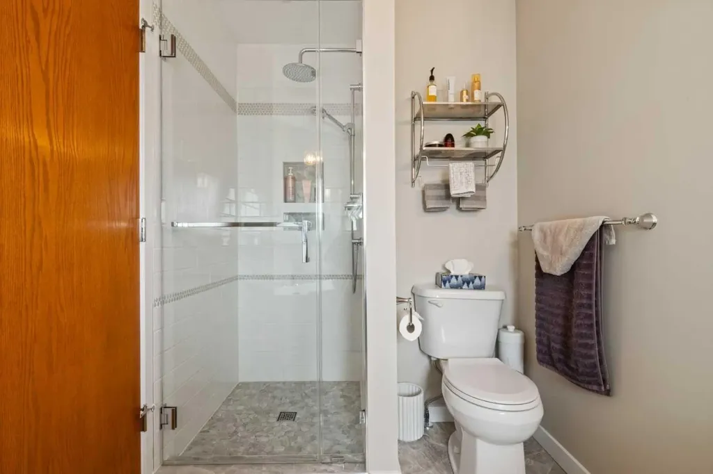 217 Douglas Glen Close SE Calgary AB T2Z 2V7