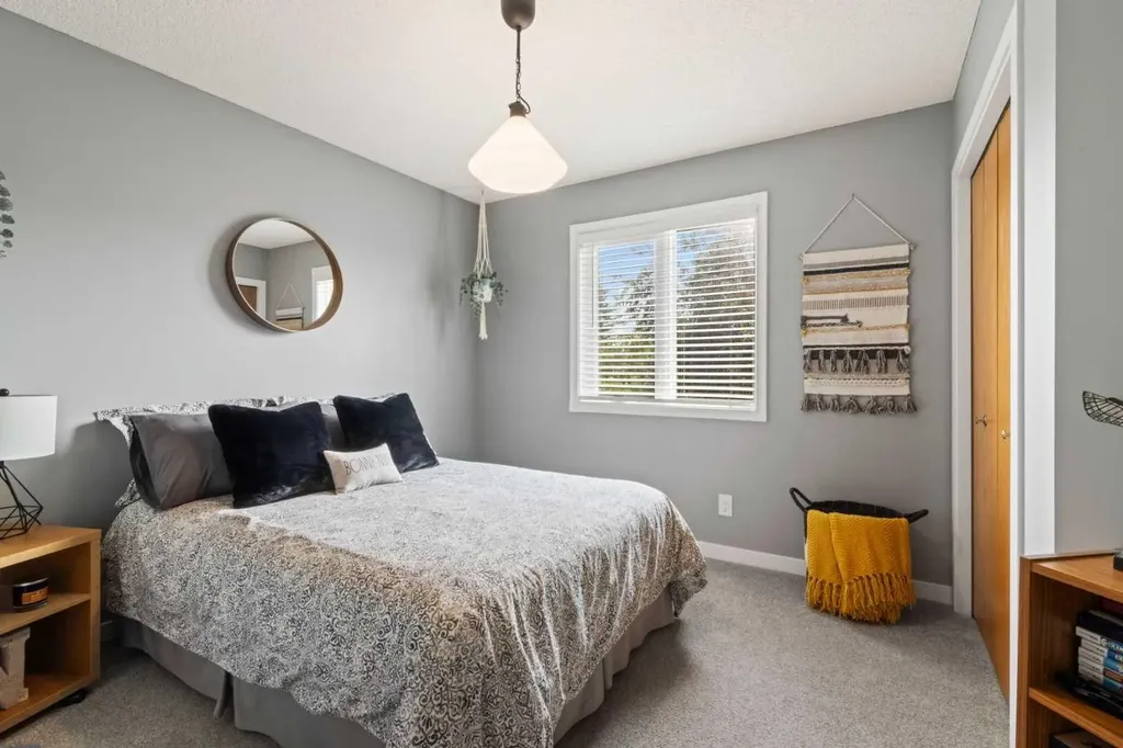 217 Douglas Glen Close SE Calgary AB T2Z 2V7