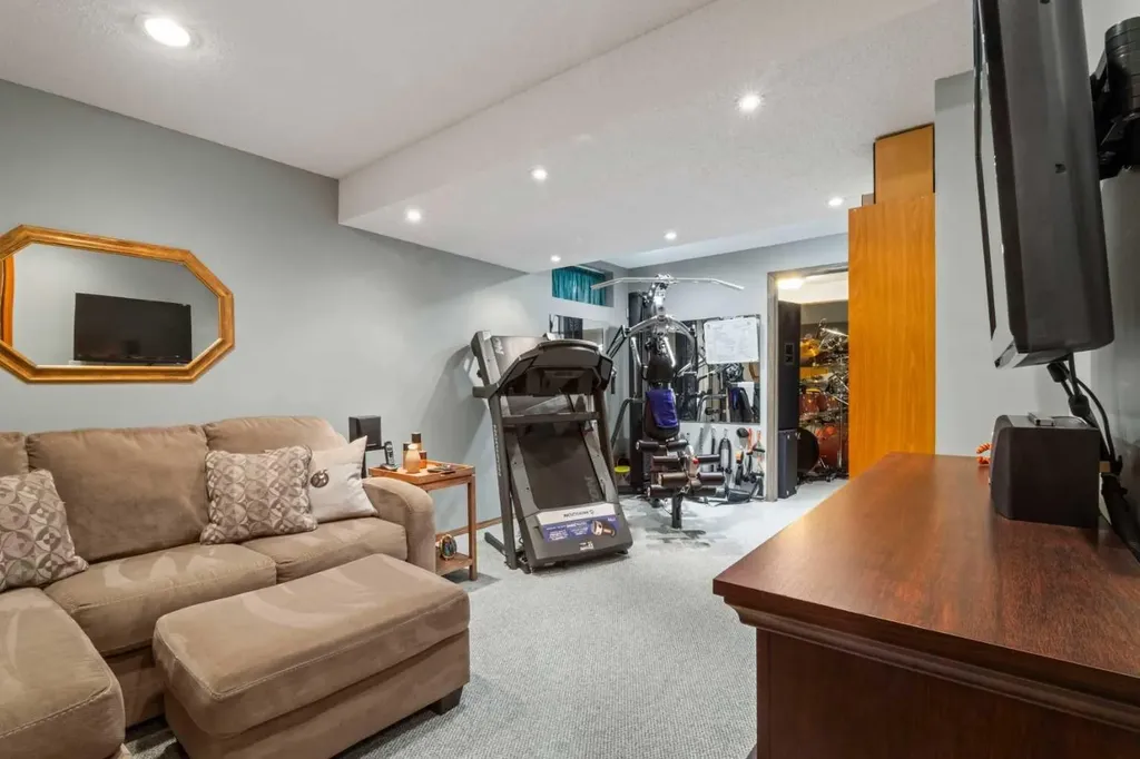 217 Douglas Glen Close SE Calgary AB T2Z 2V7