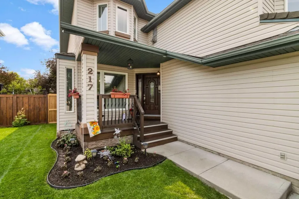 217 Douglas Glen Close SE Calgary AB T2Z 2V7
