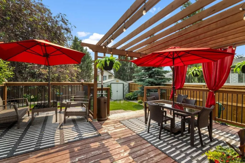 217 Douglas Glen Close SE Calgary AB T2Z 2V7