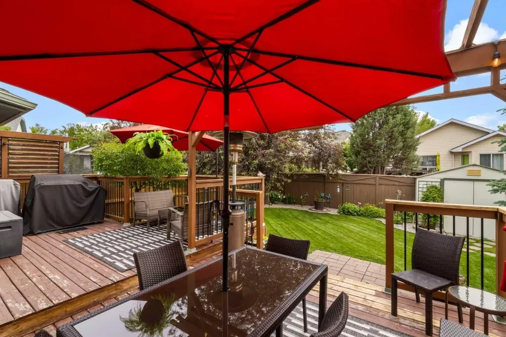 217 Douglas Glen Close SE Calgary AB T2Z 2V7