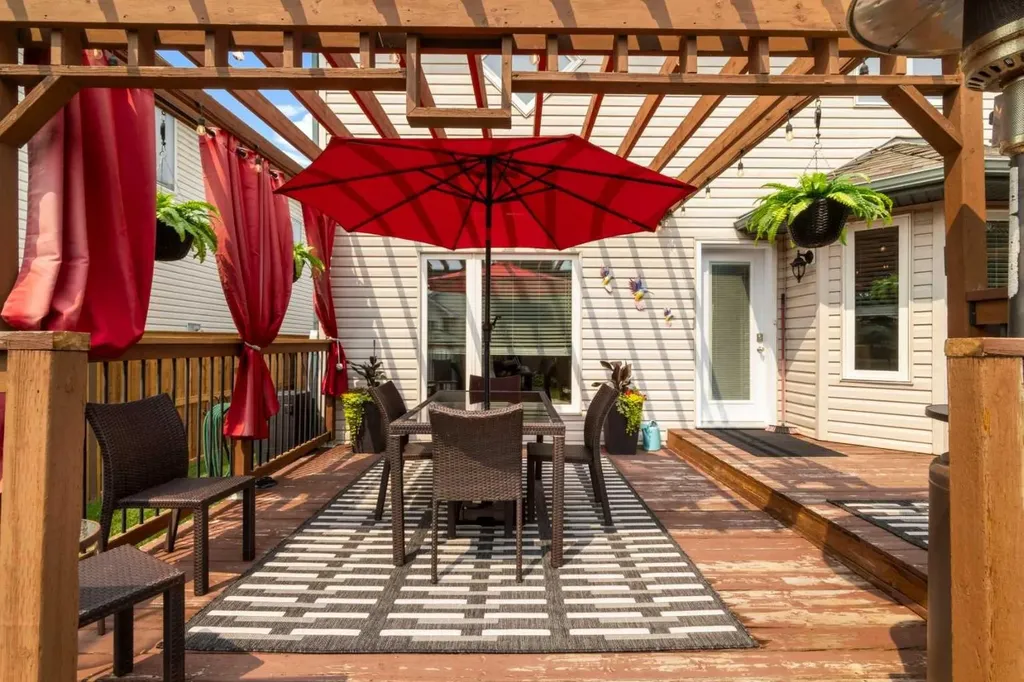 217 Douglas Glen Close SE Calgary AB T2Z 2V7