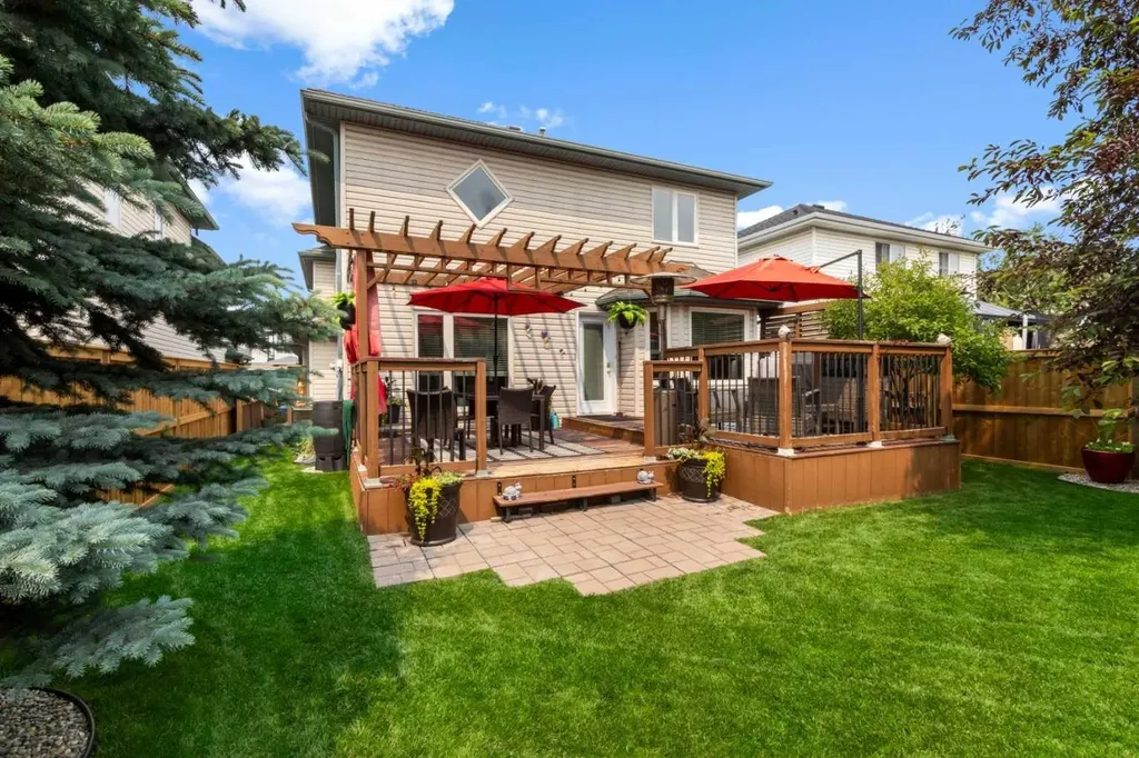 217 Douglas Glen Close SE Calgary AB T2Z 2V7