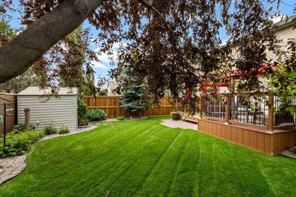 217 Douglas Glen Close SE Calgary AB T2Z 2V7